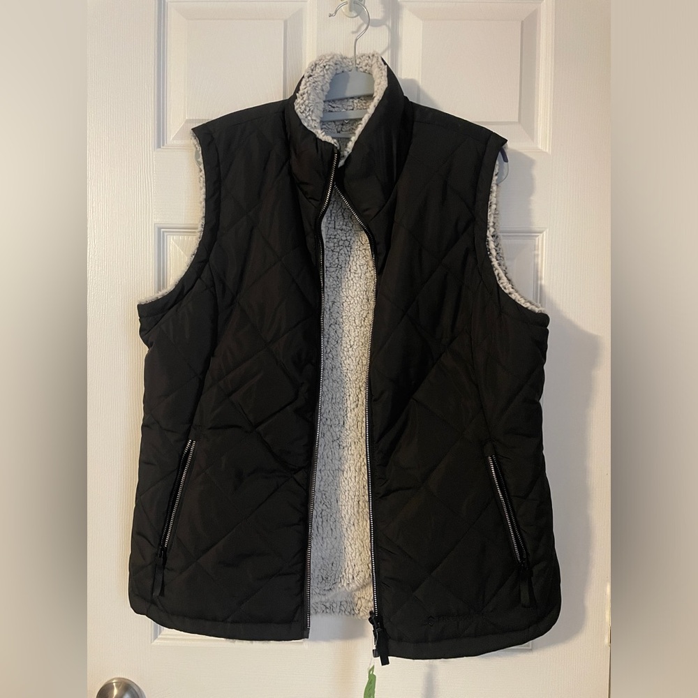 Free Country Black Quilted Vest with White Fuzzy Lining, Size L